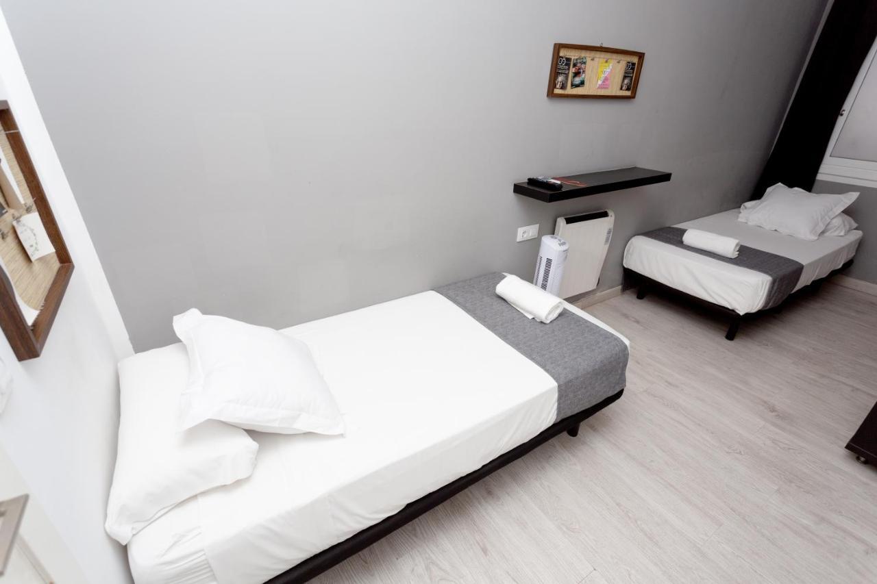 A Pousada Easy Sants By Bossh! (Adults Only) Barcelona Exterior foto