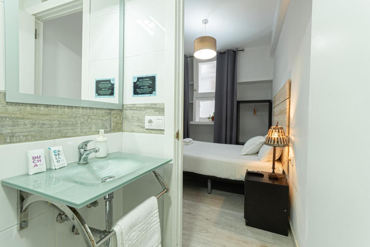 A Pousada Easy Sants By Bossh! (Adults Only) Barcelona Exterior foto