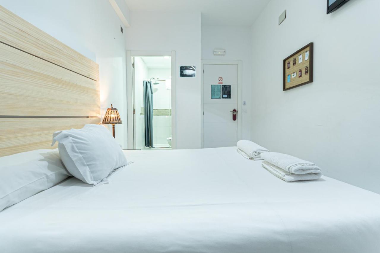 A Pousada Easy Sants By Bossh! (Adults Only) Barcelona Exterior foto